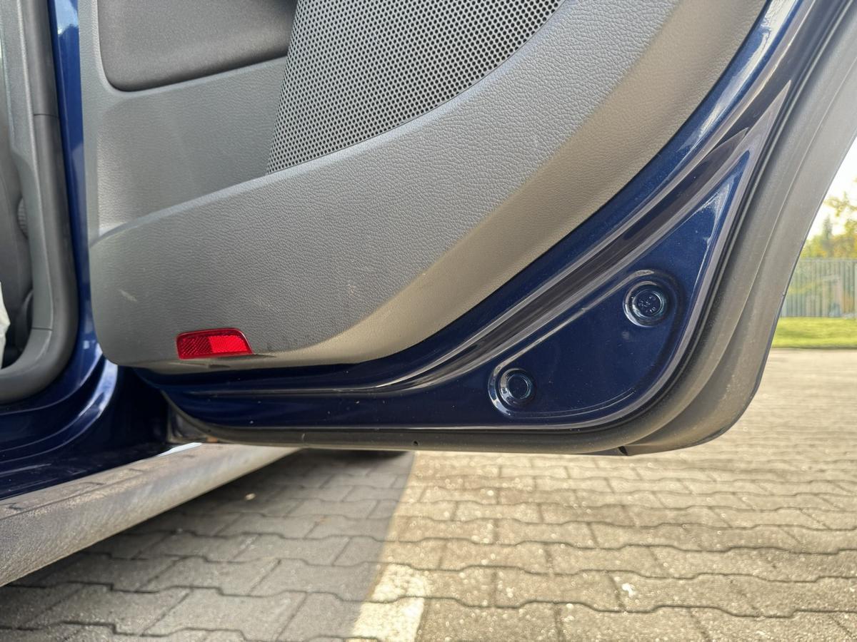 VW Jetta 1K2 original T&uuml;r hinten rechts LD5Q Shadow Blue Rohbau Bj.2009